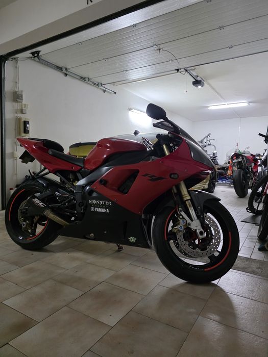 Yamaha R1 2002 SC PROJECT