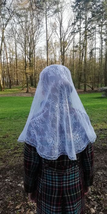 Mantylka czarna i biała, chusta koronkowa trydencka