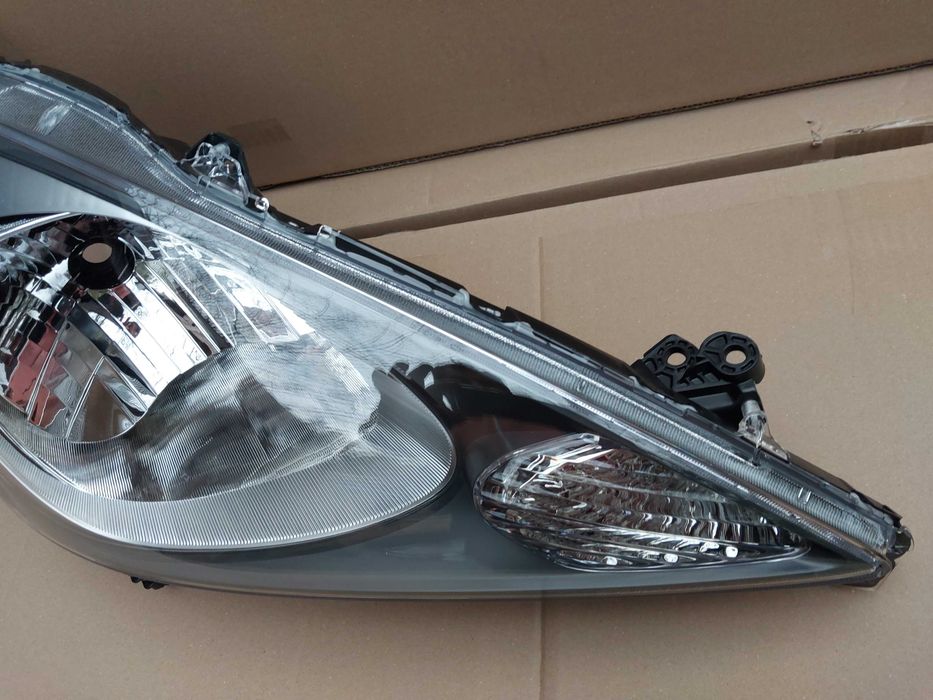 HONDA JAZZ 2008 + lampa przód nowa