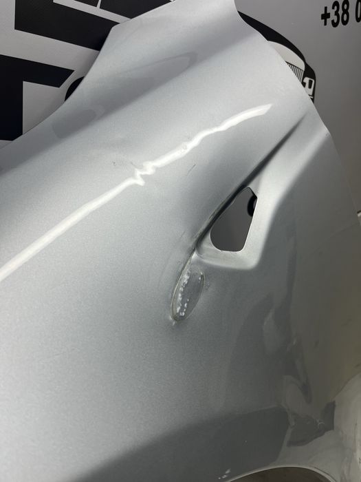 Ліве крило Tesla Model S