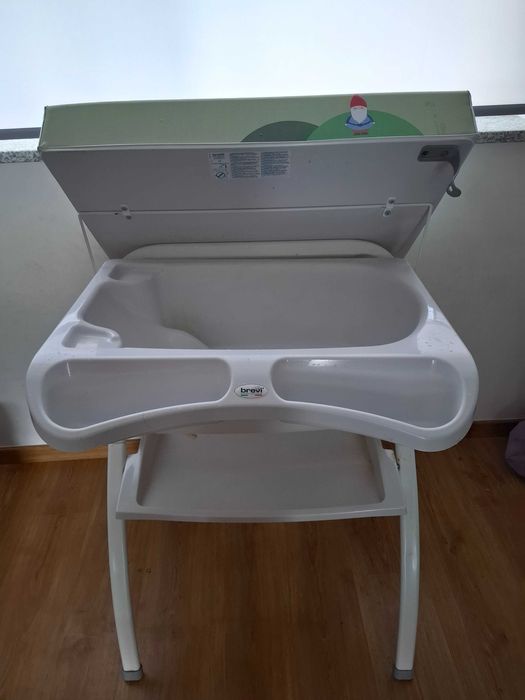 Conjunto peças. Banheira e mudador de fraldas. Nubelizador. Movel sala