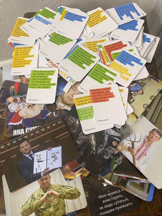 Настільна гра Мемологія для весолої компанії