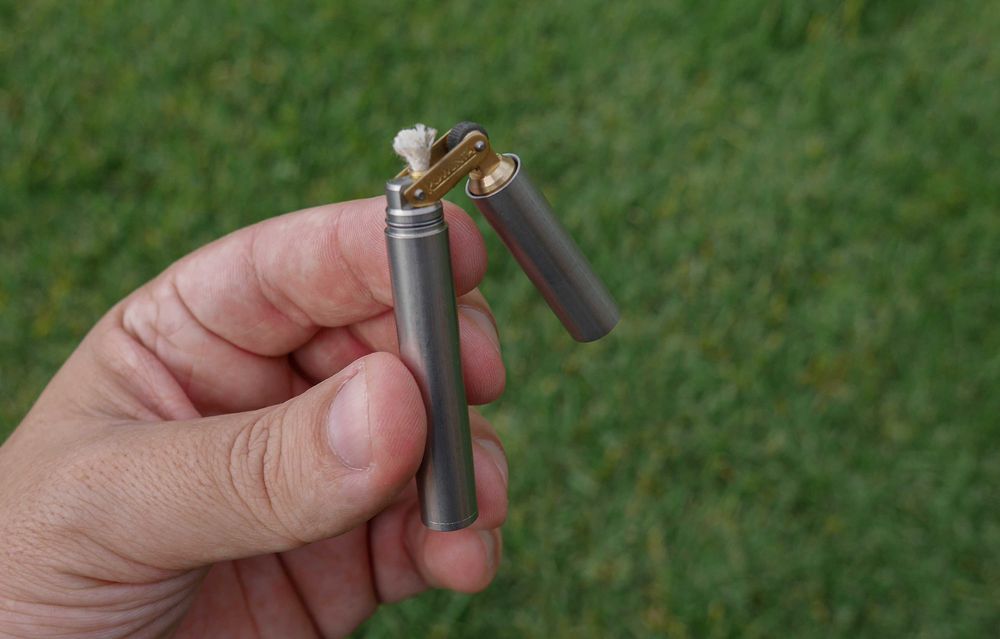 Isqueiro Desdobrável a Gasolina