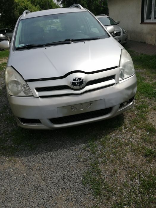 Sprzedam zderzak maskę lampy i błotniki do Toyoty Corolla verso z 2006