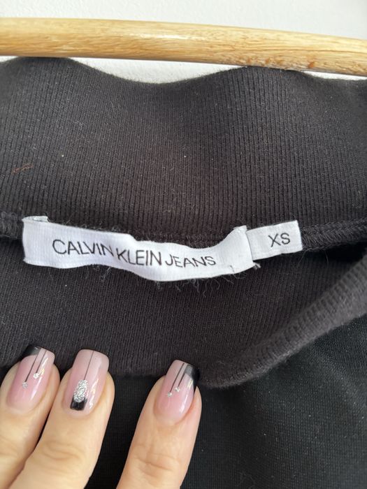 Calvin Klein Jesns mala czarna sukienka mini XS lampas