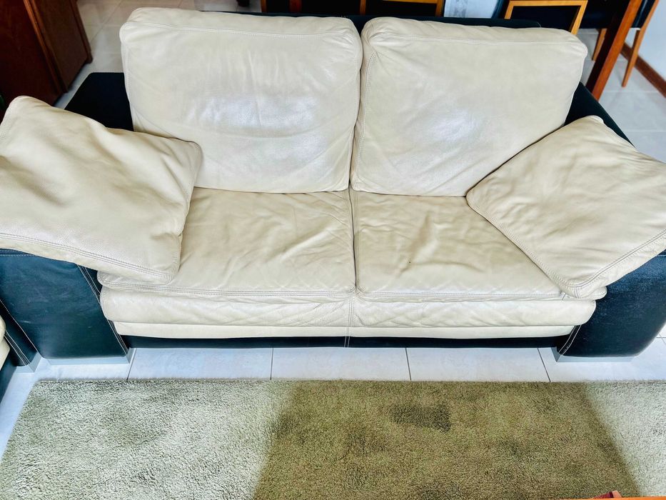 Par de sofás beje (pele)