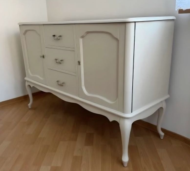 Zestaw mebli w stylu ludwikowskim: 2 pojemne komody + stylowa konsola / stolik