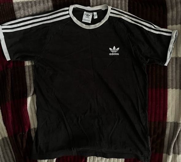 adidas t-shirt black