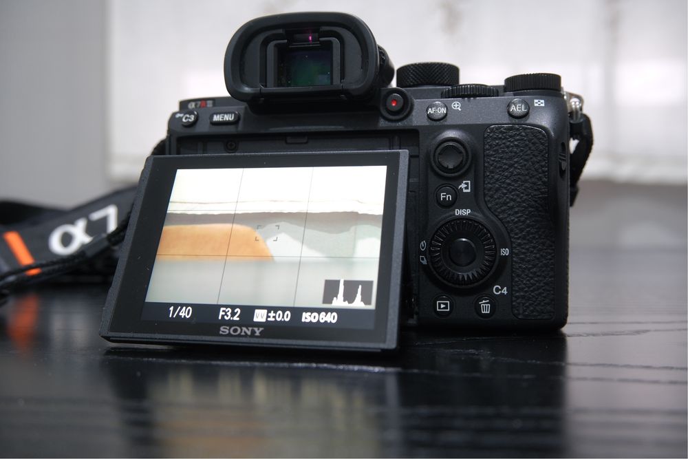 Sony A7R III - Rigorosamente como Nova (Apenas 4.354 disparos)