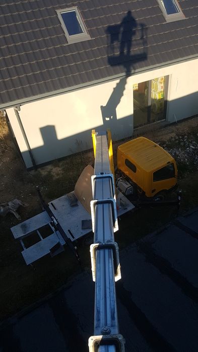 Wynajem zwyżki, usługi podnosnikiem koszowym