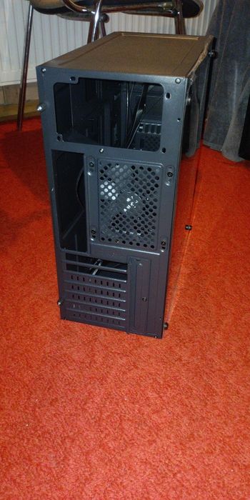 Obudowa Aerocool SPLIT RGB Mid Tower – prawie nowa, folia na panelu