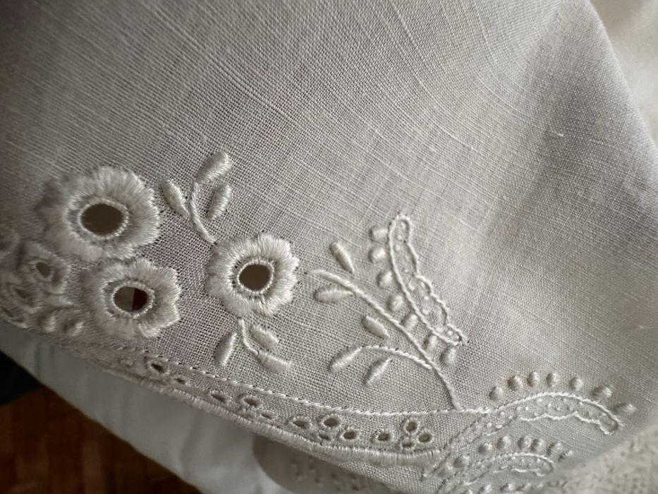Novo Lençol de linho muito bordado com almofadas