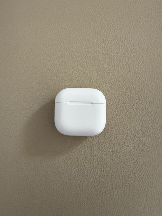 AirPods 4  - Apple