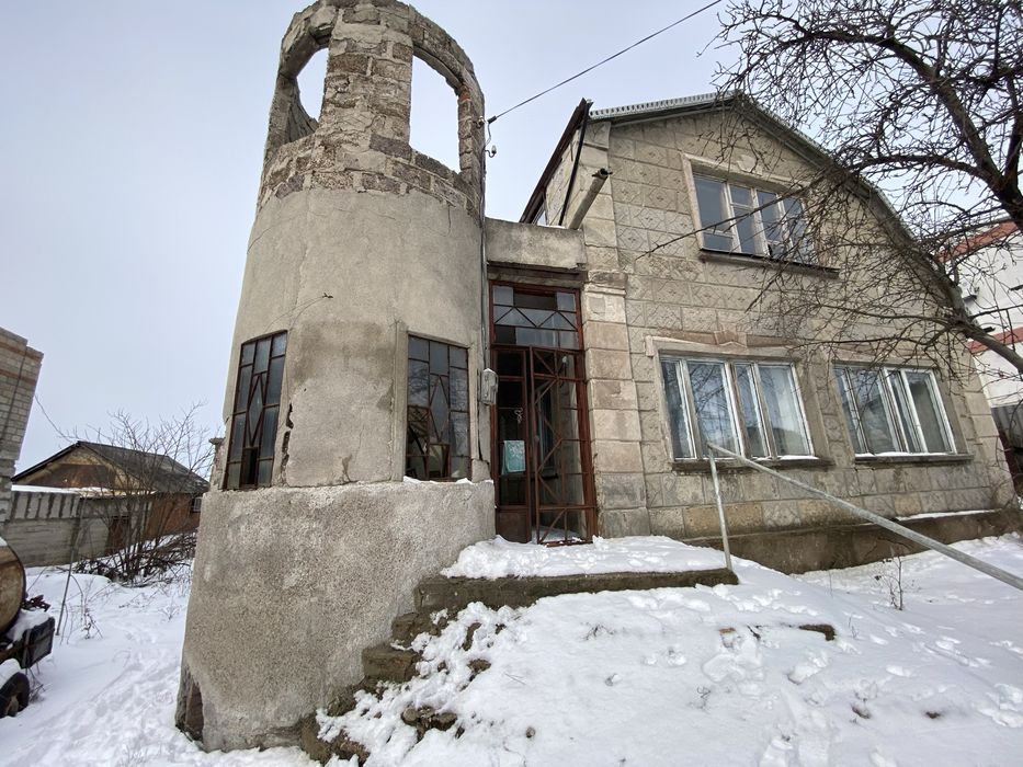Будинок неподалік пожежної частини, Коса
