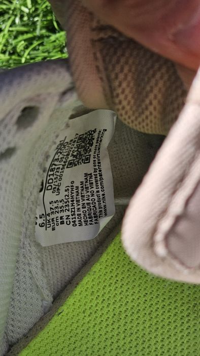 Sapatilhas Nike Dunk Low Brancas e Bege