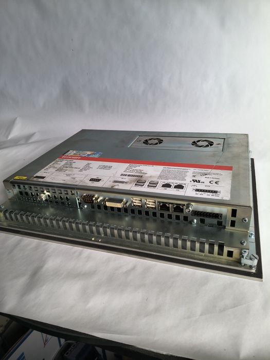 przemysłowy panel PC firmy Beckhoff, dokładnie model CP6202-1049-0050