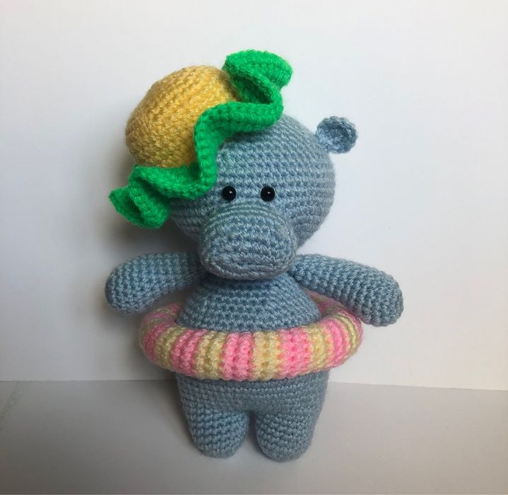 В‘язана іграшка бегемотик