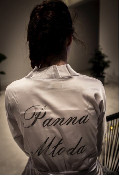 Szlafrok ślubny panna młoda biały ze srebrnym  napisem