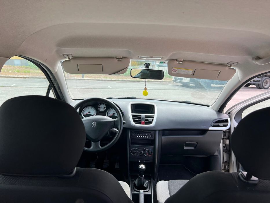 Peugeot 207 Hatchback 1.4 16V, a gasolina, de novembro de 2008, com 124.000 km