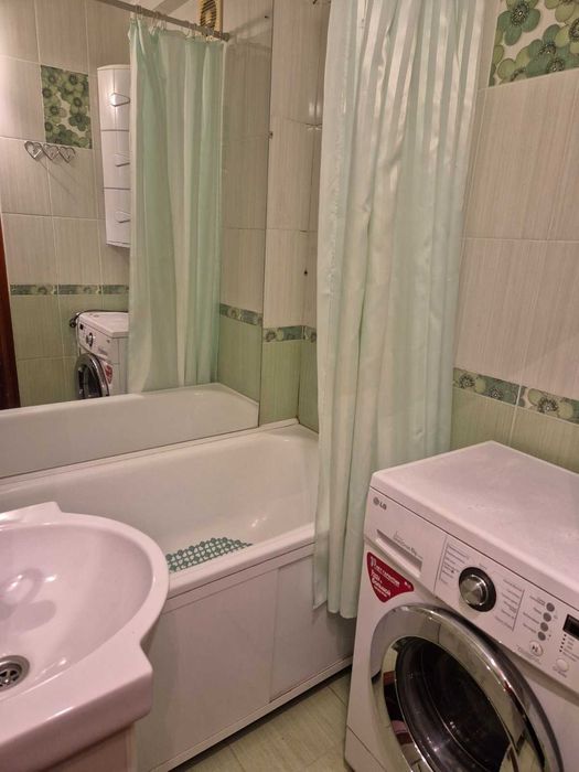 Трехкомнатная квартира на Таирова проспект Ак. Глушко К-92