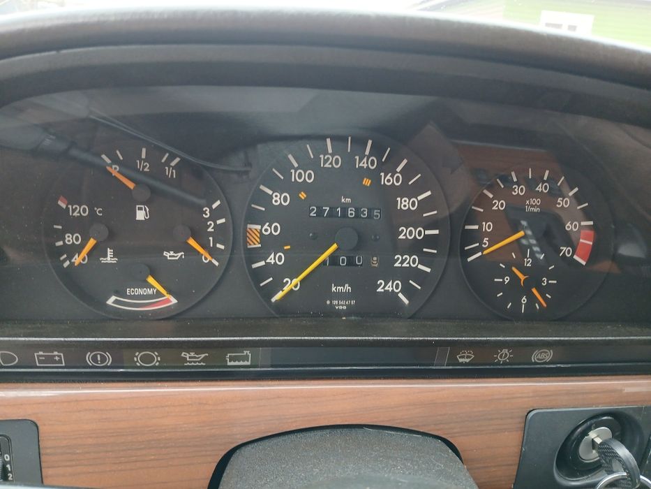 Мерседес W126 SE300 90рік