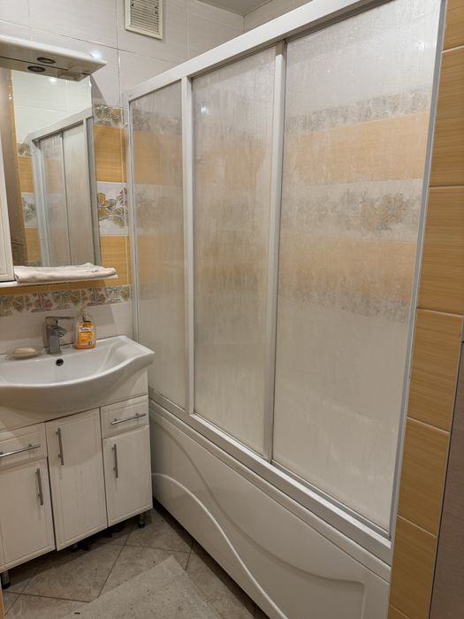 Сдам 4 ком кв  первый дом м. Салтовское 522 м-рн с ремонтом