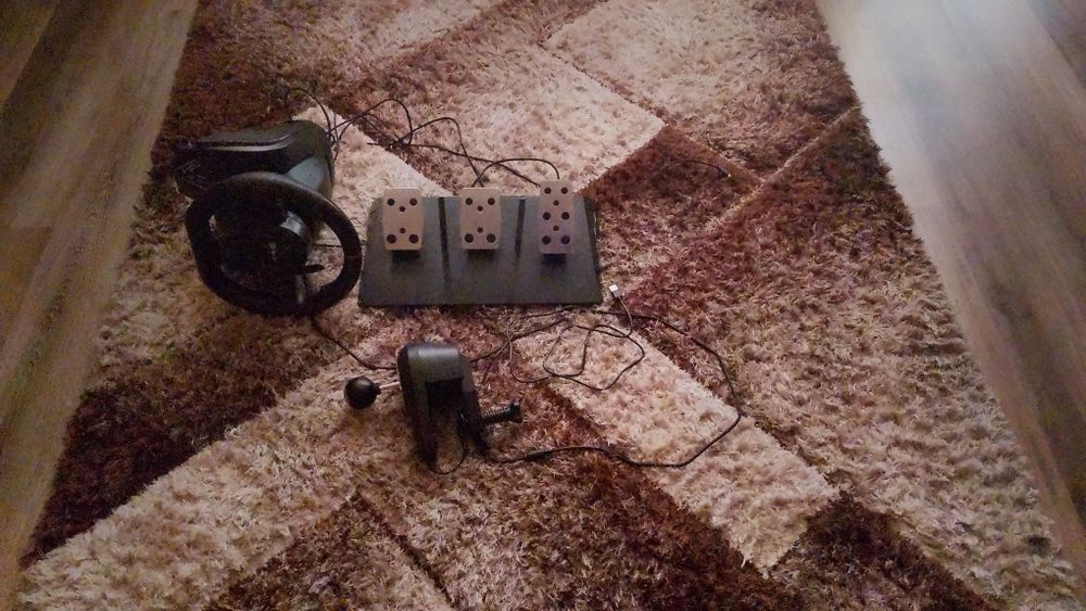 Hulajnoga elektryczna i Xbox i kierownica do Xbox