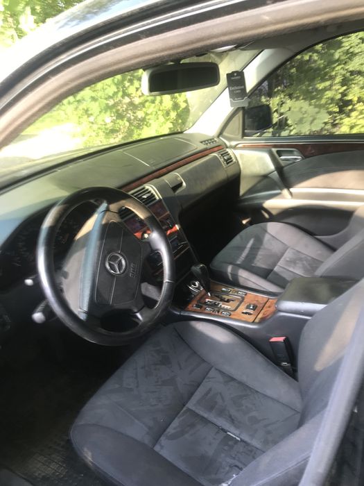 Мерседес E210 2,4 бензин