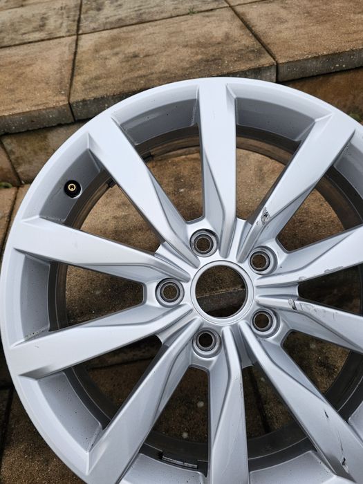 Felga 17cali 5x112 6j et48 oryginal Vw Golf 5G0
