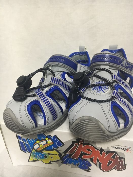 Sandálias desportivas Canguro novas t 27