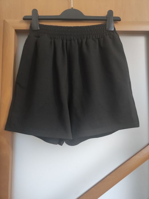 Czarne spodenki Shein