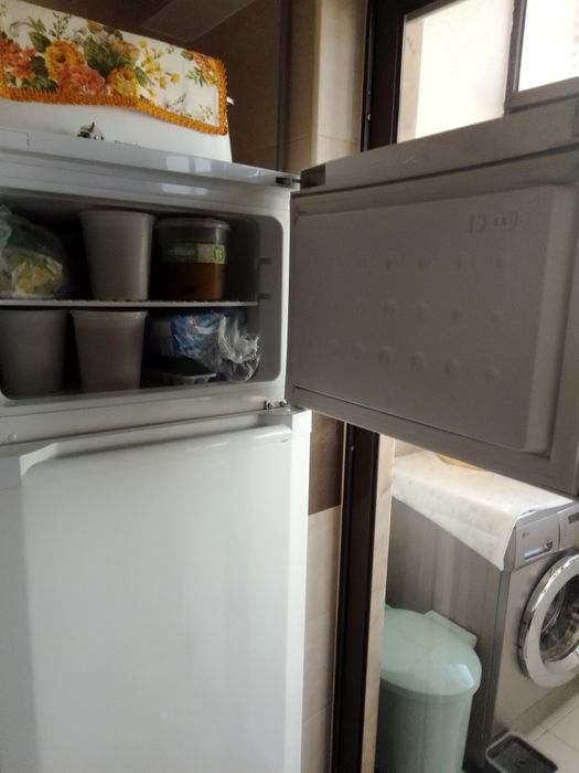 Frigorífico com congelador da marca BEKO