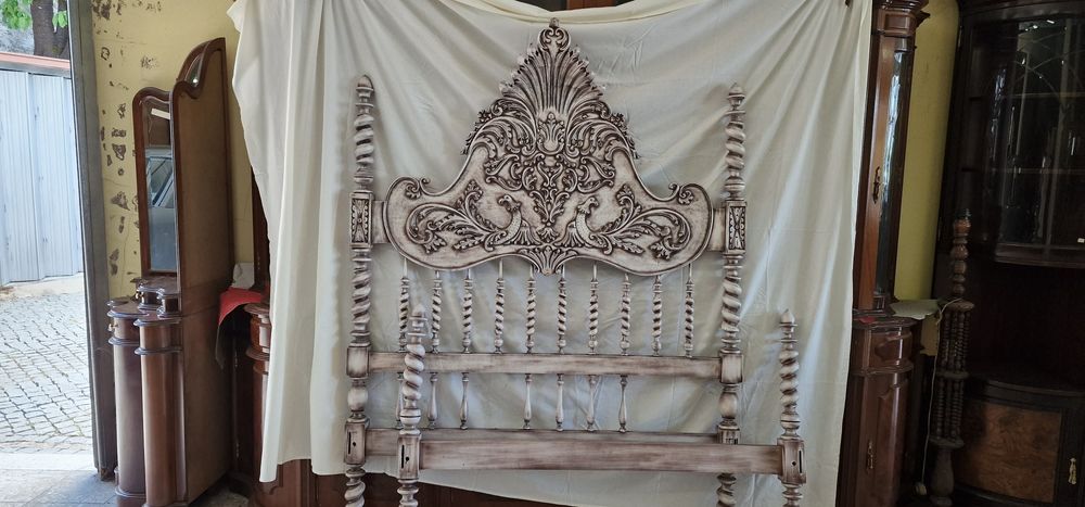 Cama antiga, restaurada