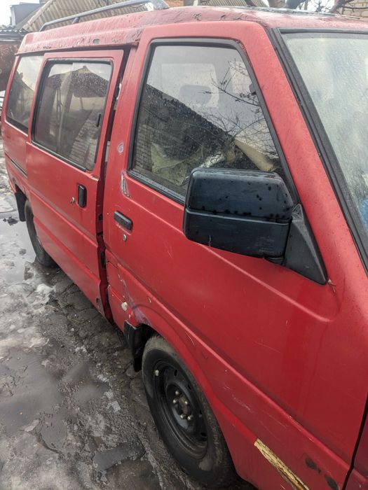 Ніссан Ваннет микроавтобус