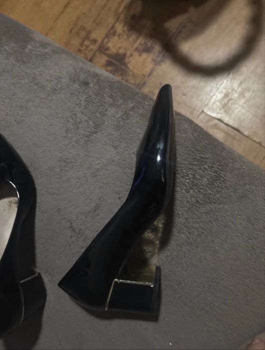 Szpilki na niskim klocku