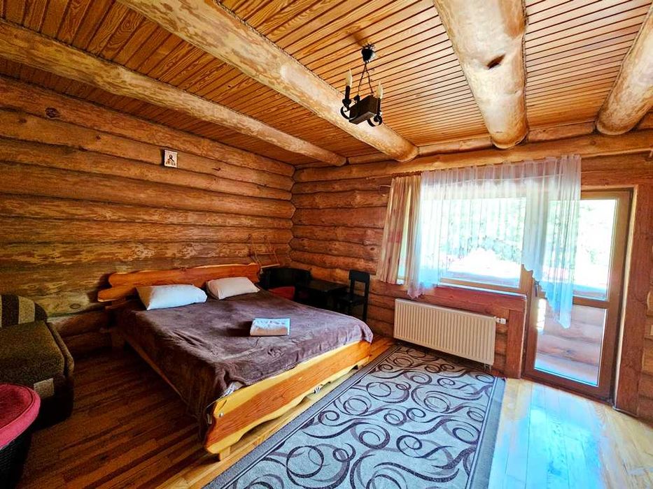 Продається діючий готель на березі річки Опір в курортному с. Славське