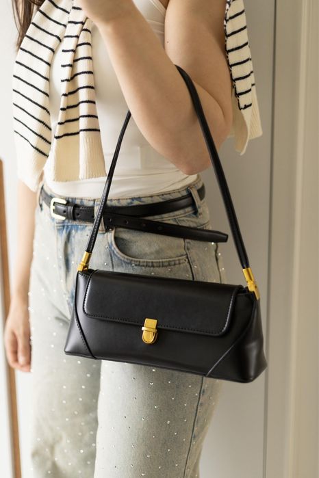 Гарна жіноча суможка  , універсальна.