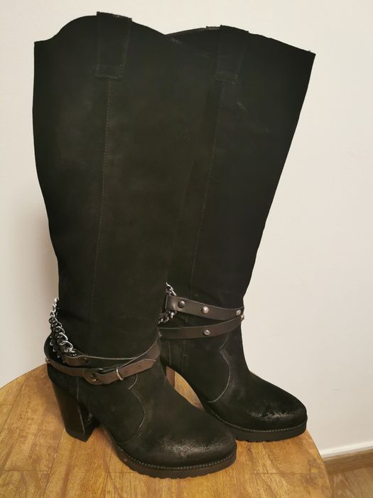 Botas em pele cano alto pretas n. 38
