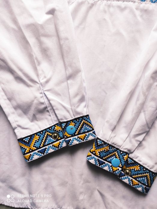 Вишита сорочка для підлітка