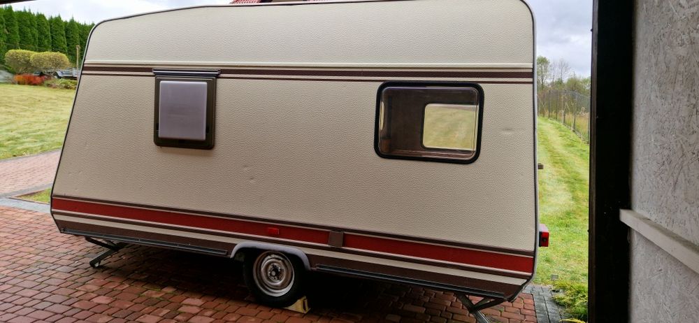 duża lekka przyczepa kempingowa buerstner 2 x łóżko łazienka namiot