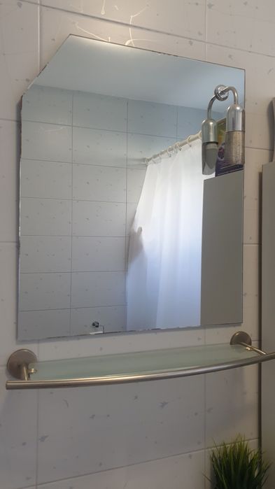 Lustro łazienkowe z półka z oświetleniem