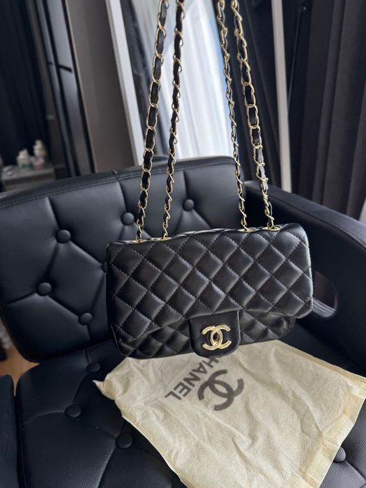 Сумка Chanel.
