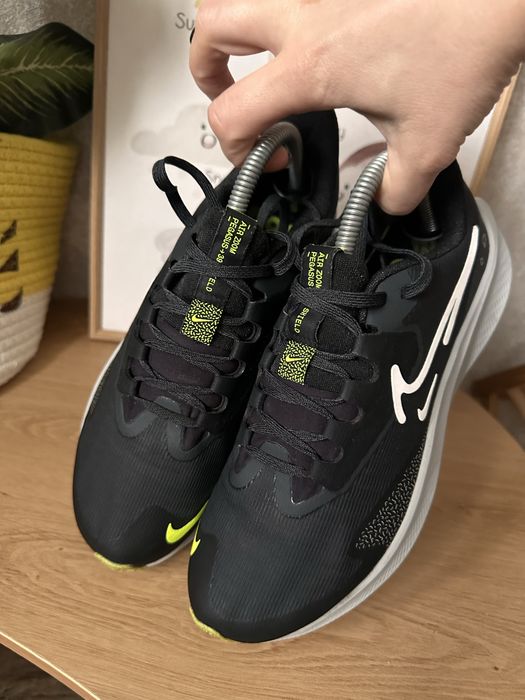Фірмові кросівки Nike