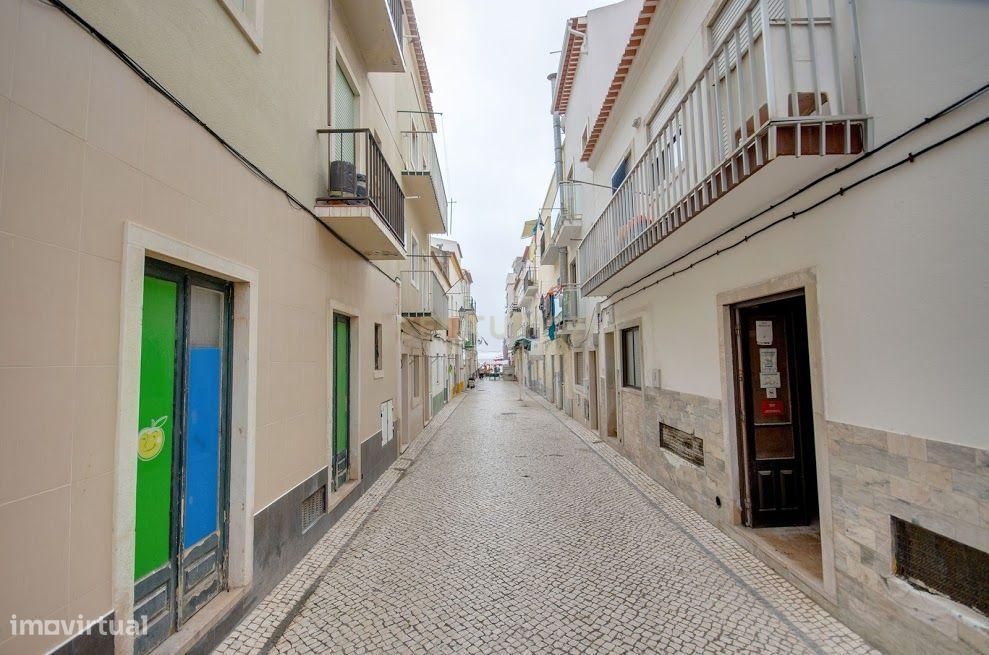 Prédio - Apartamento + Espaço Comercial - Centro Histórico da Nazaré