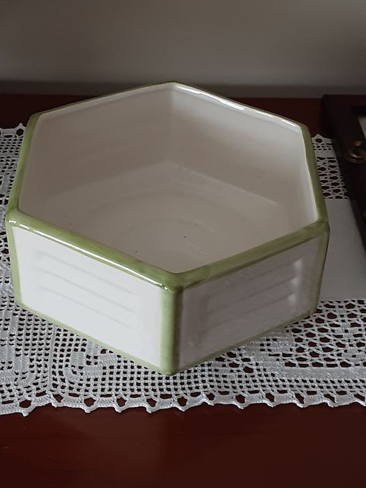 Floreira ou fruteira  hexagonal em cerâmica