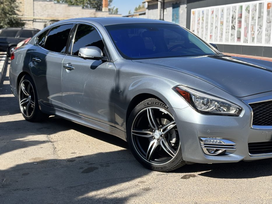 Продам Infiniti Q70