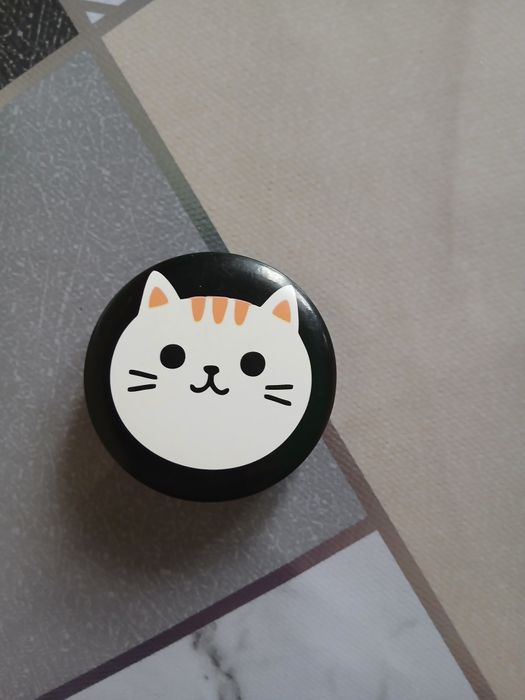 Продам значки с котами и с уиллом