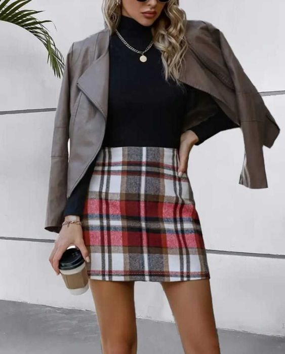 Nowa spódniczka mini filcowa w krate