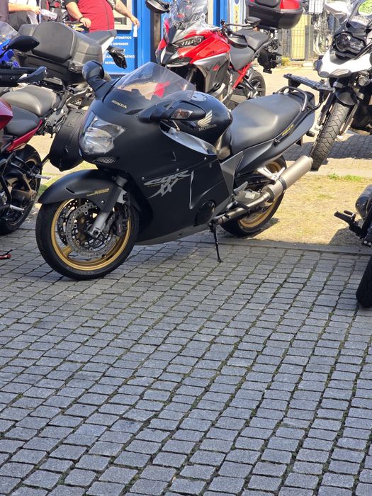 Honda cbr1100xx blackbird 2004 com top case