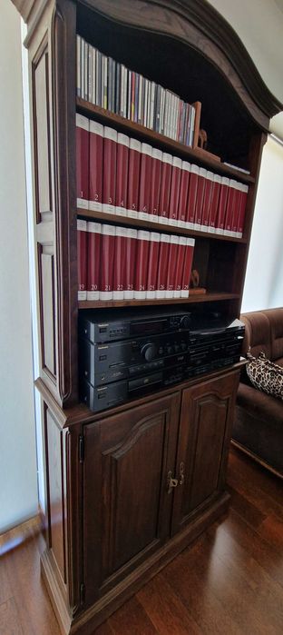 Móvel Livreiro em madeira maciça